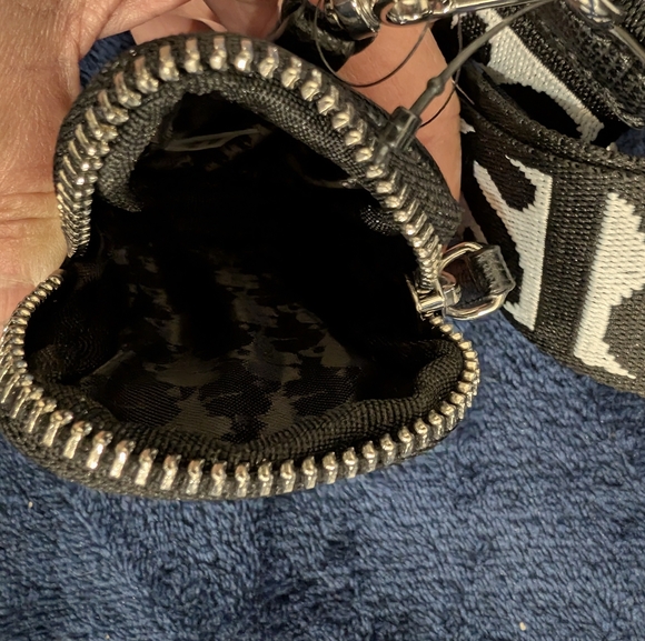 Karl Lagerfeld Black Satchel/Crossbody with Ear Bud case/ Guitar Strap, NWT - Picture 12 of 12